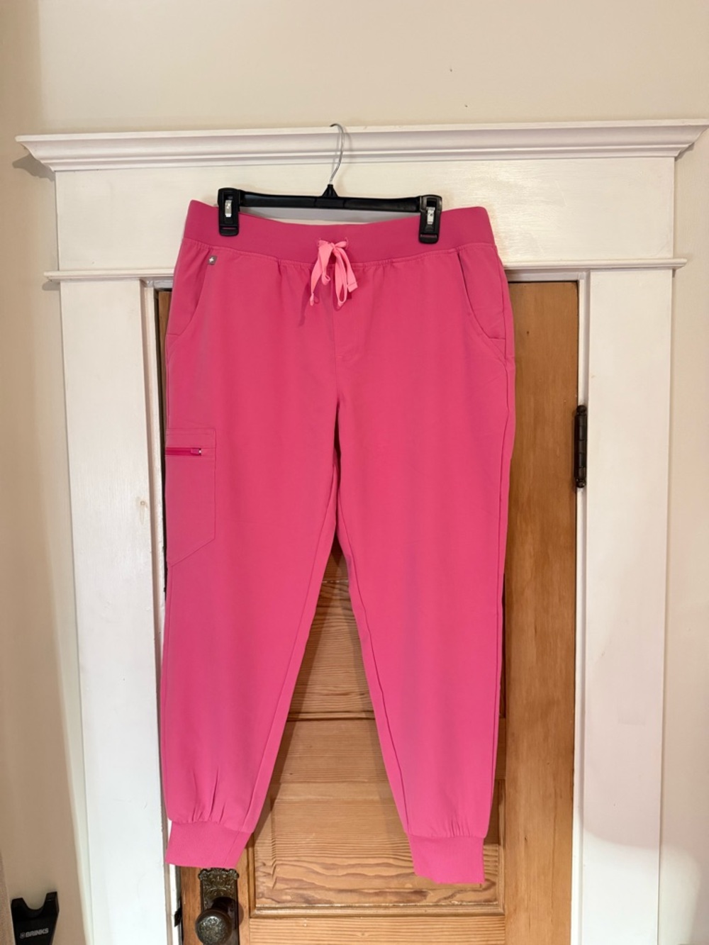 Figs F’ING Pink Catarina 1 pocket scrub top & Jogger scrub pants size Large - Picture 8 of 12